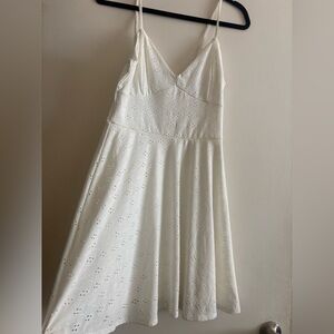 Elegant White Sleeveless Dress